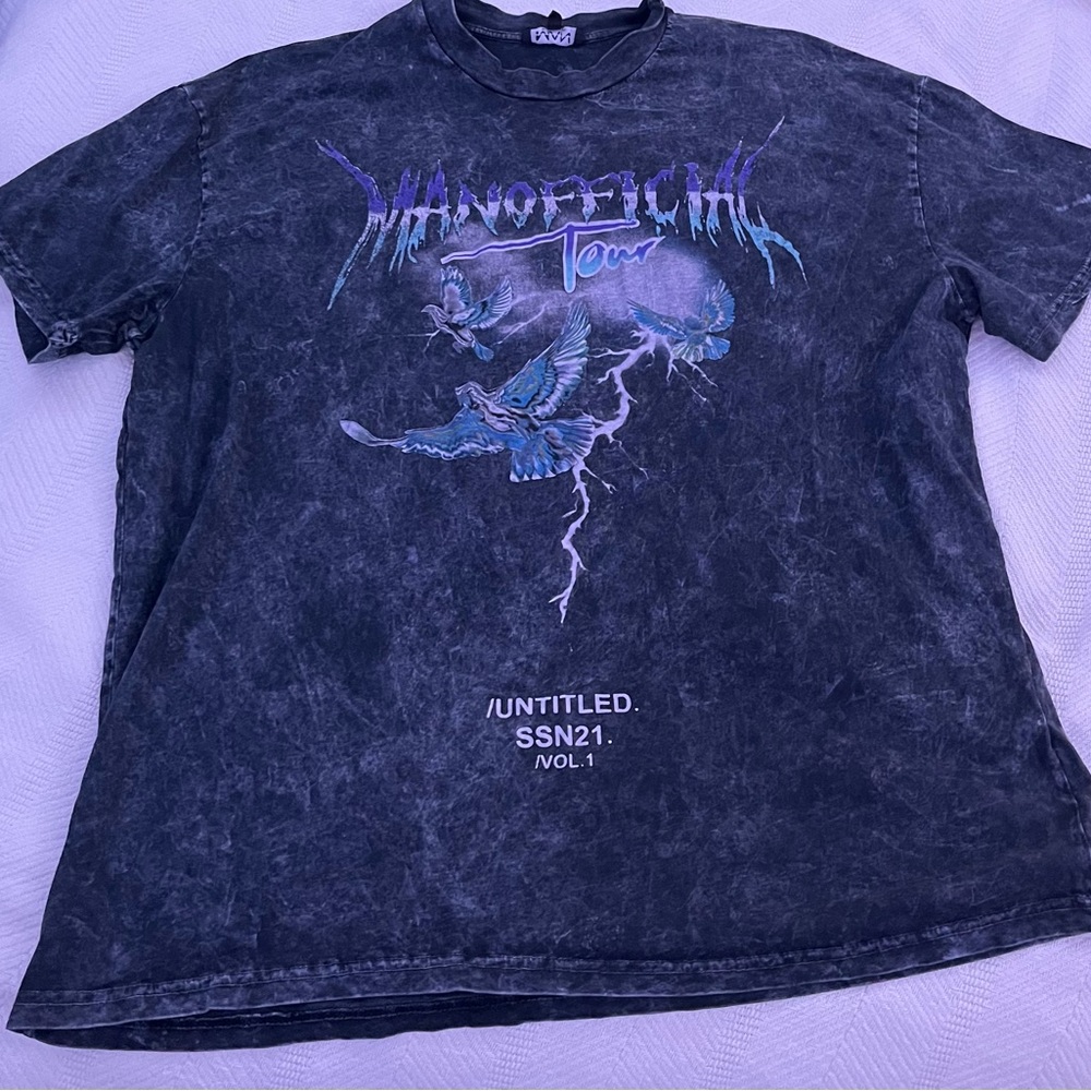 Graphic tee